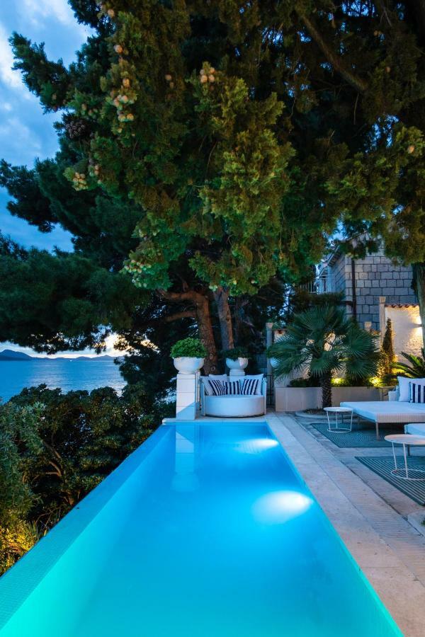 Vila Mey's Place On The *